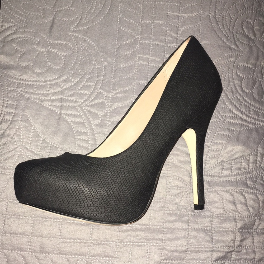 Mix No. 6 Black Snake Skin Pumps